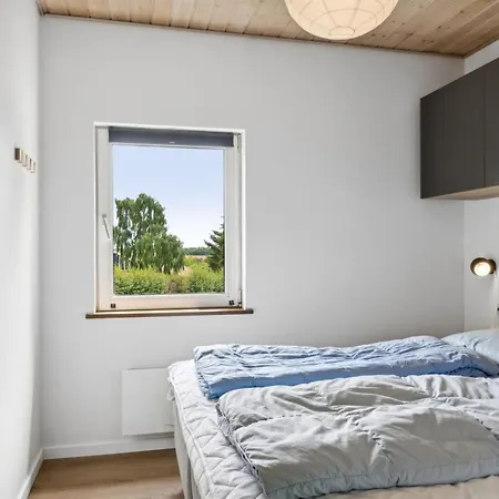 Svenn - 300m From The Sea By Interhome *
