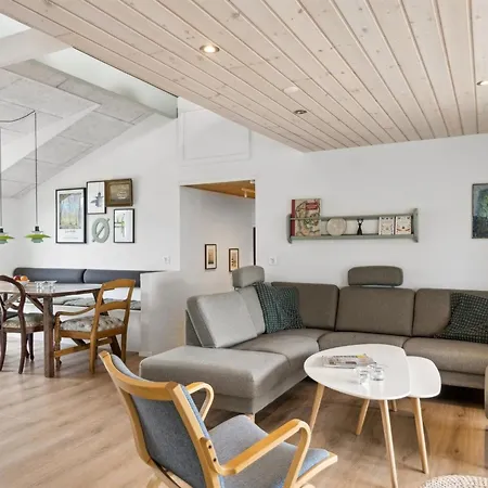 Svenn - 300m From The Sea By Interhome *