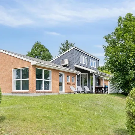 Holiday home Svenn - 300m From The Sea By Interhome