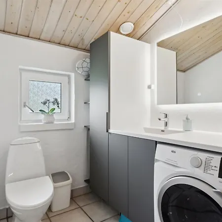 Svenn - 300m From The Sea By Interhome